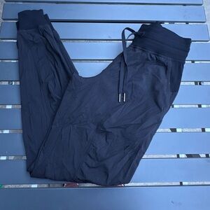Lululemon women’s black jogger pants